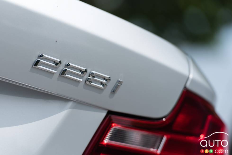 2015 BMW 228i xDrive Cabriolet model badge