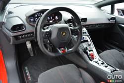 Habitacle du conducteur de la Lamborghini Huracan LP 580 2016