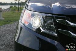2016 Honda Odyssey Touring headlight