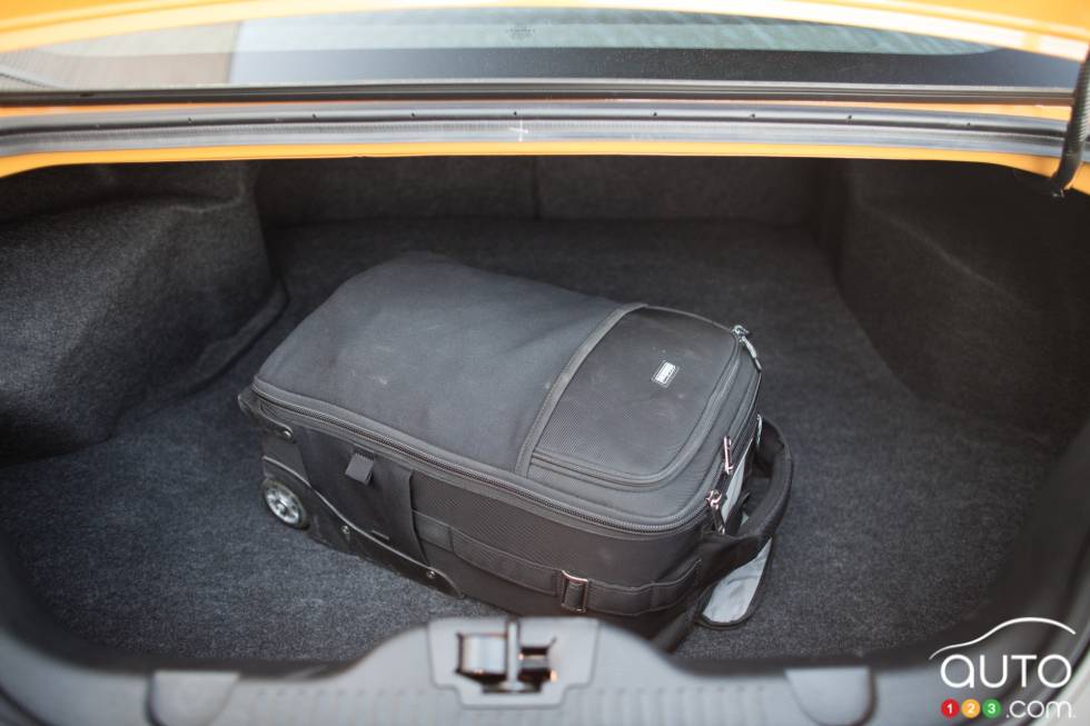 2013 Ford mustang trunk space #5