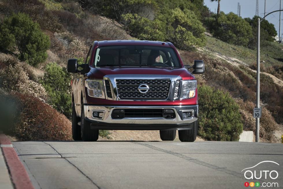 2017 Nissan TITAN Single Cab front view