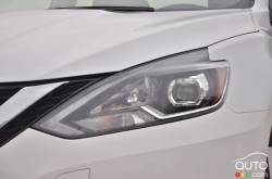 2016 Nissan Sentra headlight