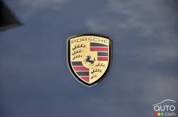 2017 Porsche Macan manufacturer badge