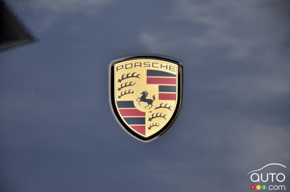 Écusson du manufacturier du Porsche Macan 2017