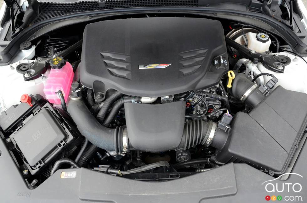 2016 Cadillac ATSV pictures Auto123