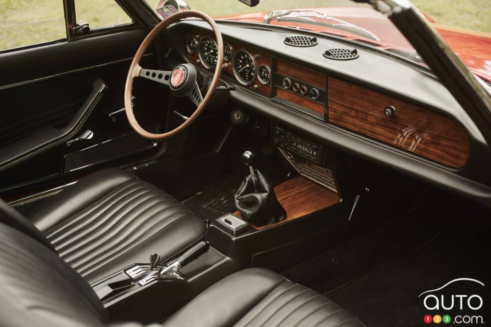Tableau de bord de la Fiat 124 Spyder Classique