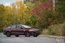 2016 Ford Fusion Titanium front 3/4 view