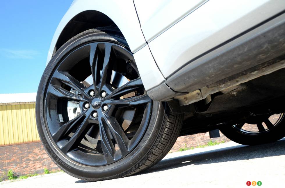 We drive the 2020 Ford Edge ST 