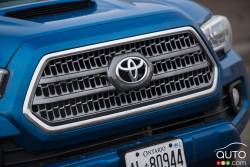 2016 Toyota Tacoma V6 TRD front grille