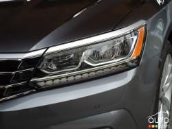 Phare avant de la Volkswagen Passat 2016