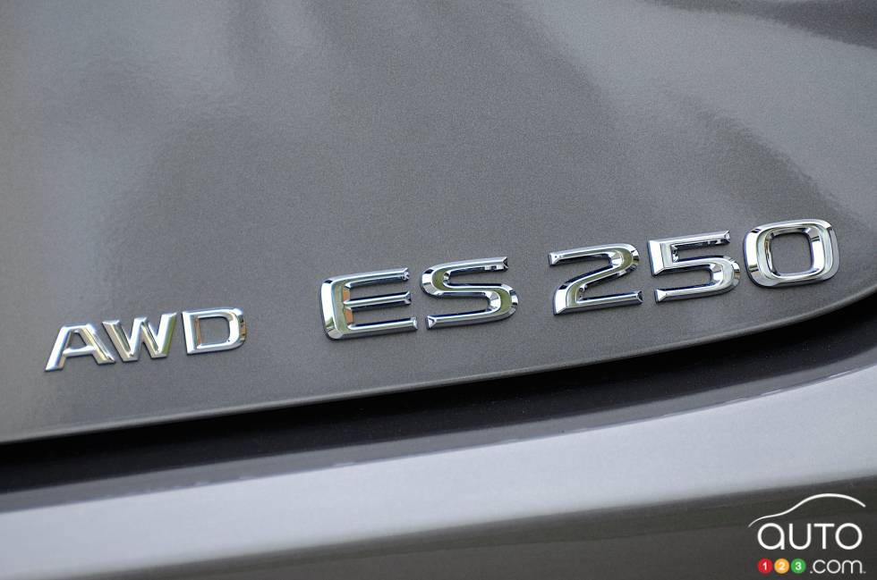 We drive the 2021 Lexus ES 250 AWD