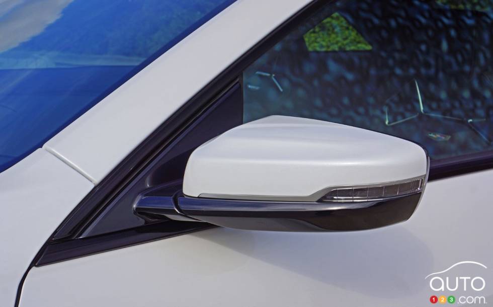 2016 Cadillac ATS V Coupe mirror