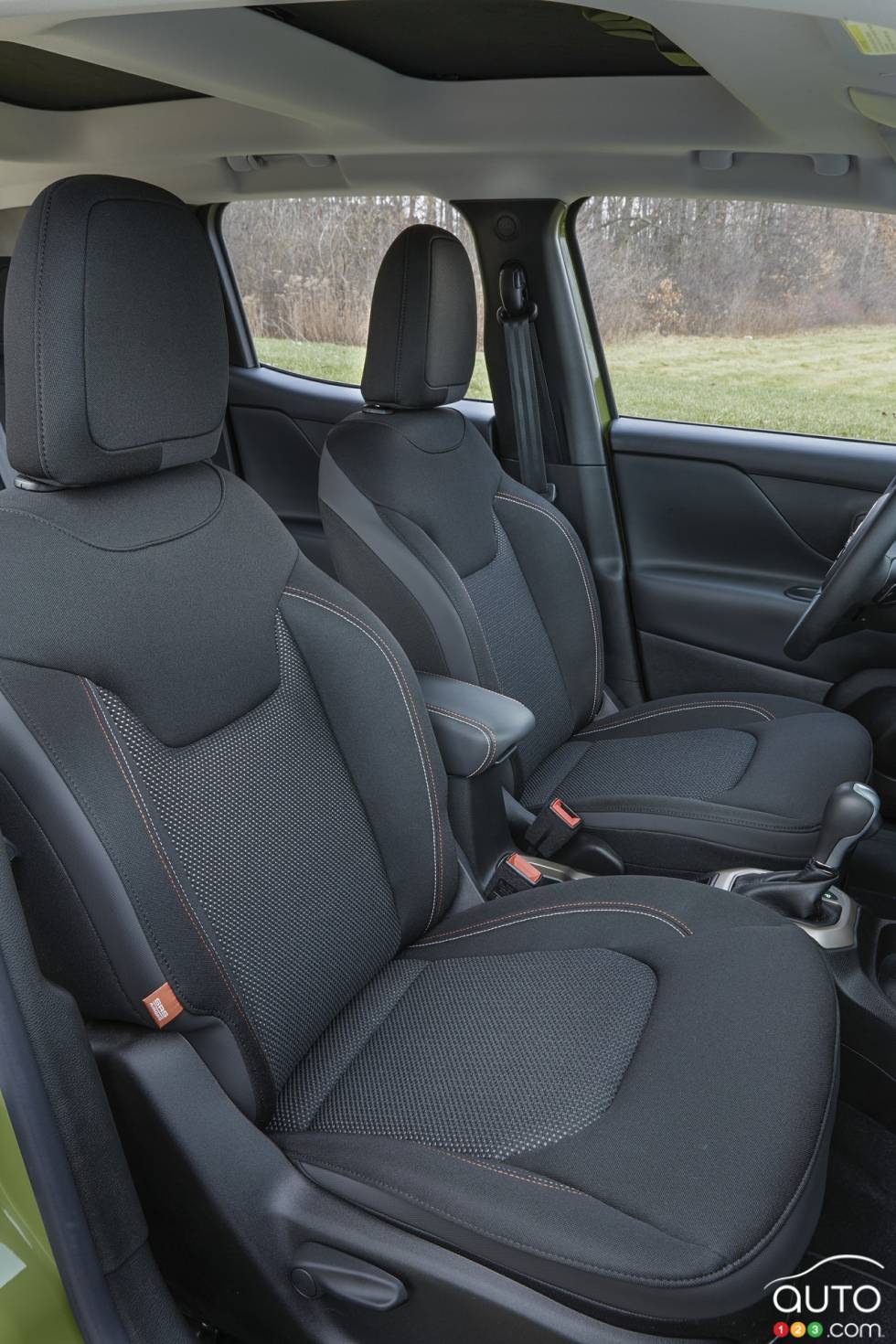 2016 Jeep Renegade front seats