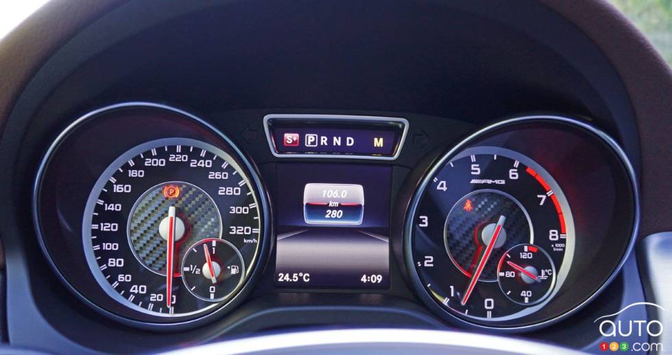 Instrumentation du Mercedes-Benz GLA 45 AMG 4Matic 2016
