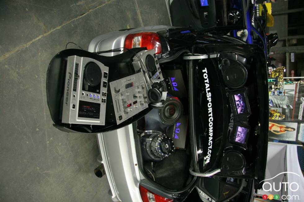 Montreal National Sport Compact 2006