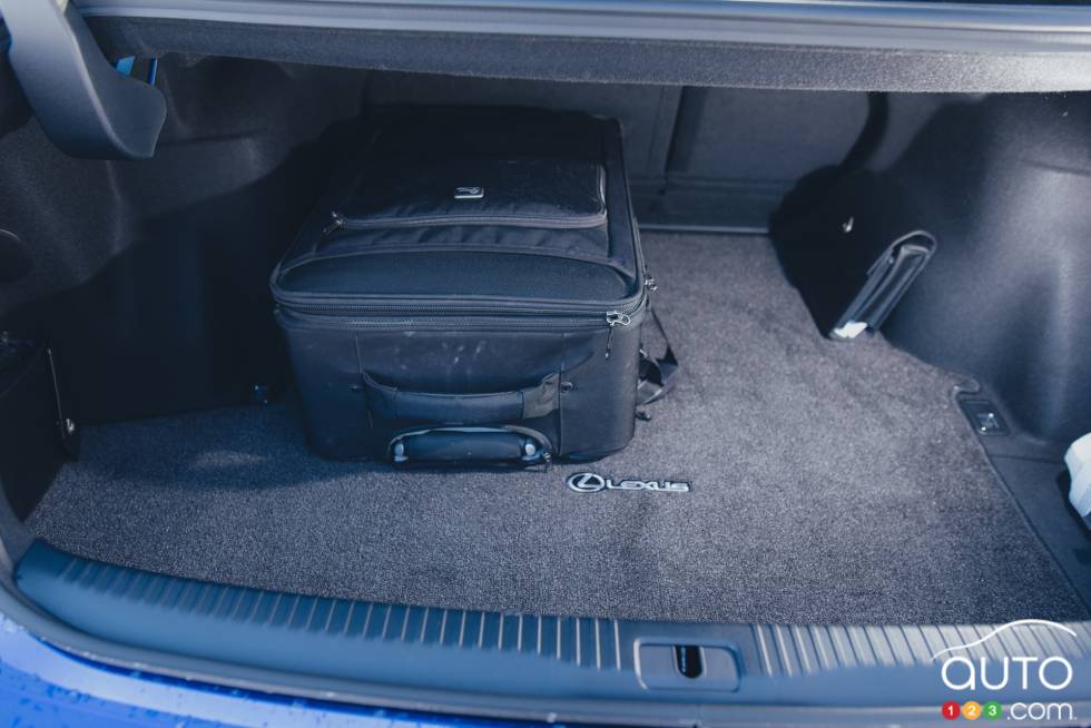 2016 Lexus IS300 AWD trunk