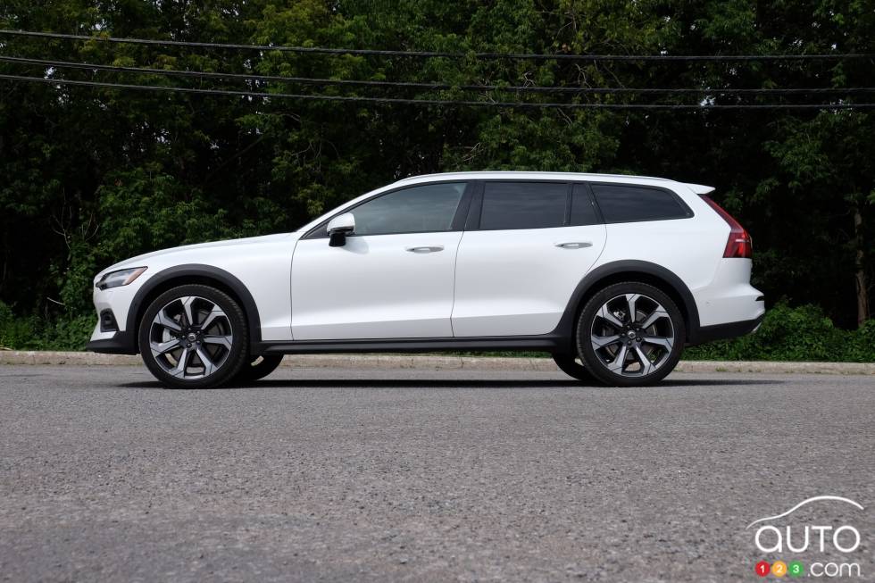 We drive the 2019 Volvo V60 Cross Country