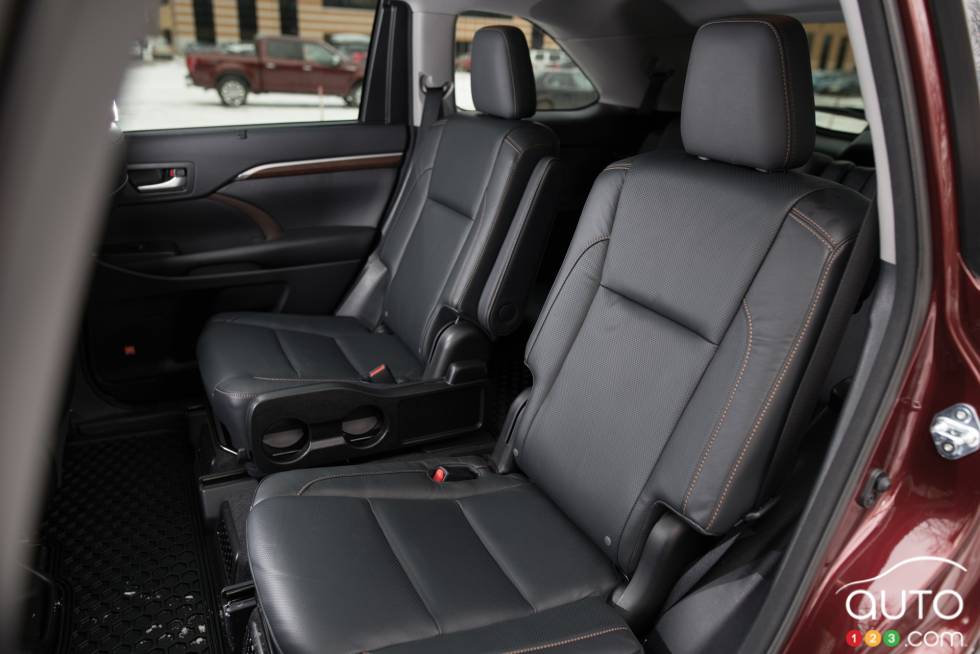 2016 Toyota Highlander Hybrid second row seats