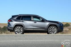Side view of the 2019 Toyota RAV4 Limited