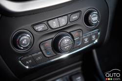 2016 Jeep Cherokee Trailhawk climate controls