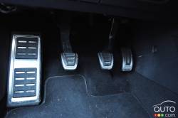 2016 Volkswagen Golf R pedals