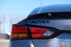 Nous conduisons la Nissan Altima SR Édition Minuit 2022