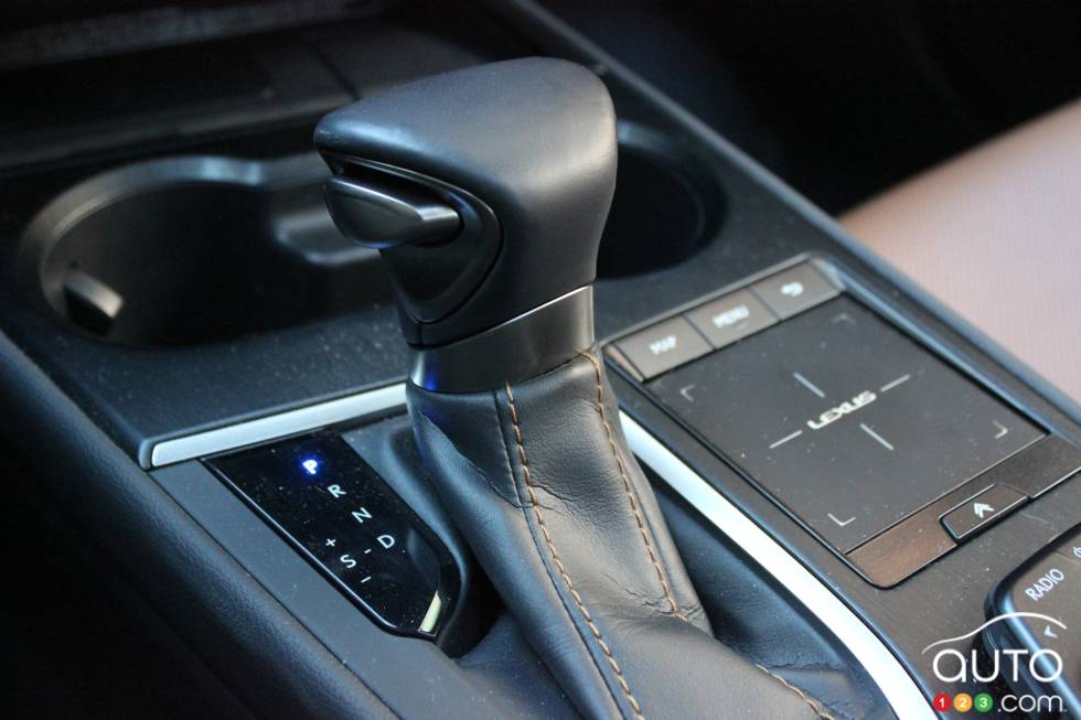 2019 Lexus UX 250h pictures