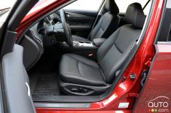 2016 Infiniti Q50 2.0T front seats
