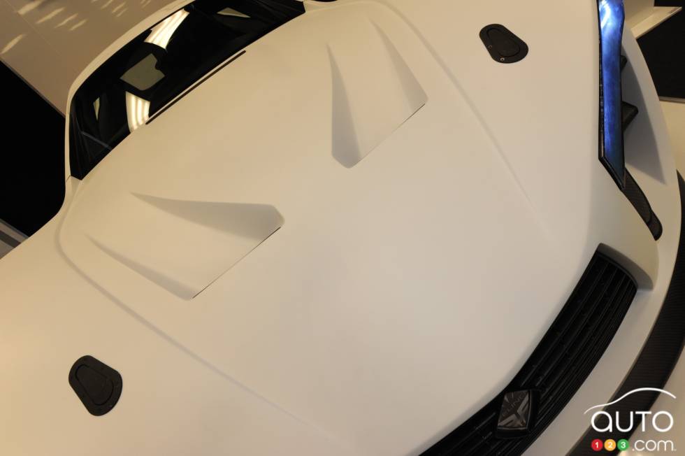 prie d'air sur le capot