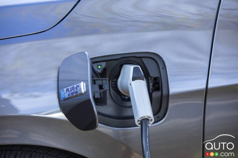 Charging socket