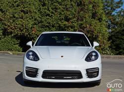 2016 Porsche Panamera GTS front view