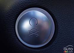2016 Mercedes-Benz B250 4matic start and stop engine button