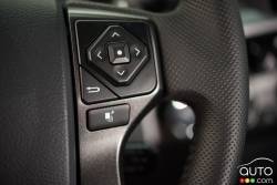 Commande pour le régulateur de vitesse sur le volant du Toyota Tacoma V6 TRD 2016