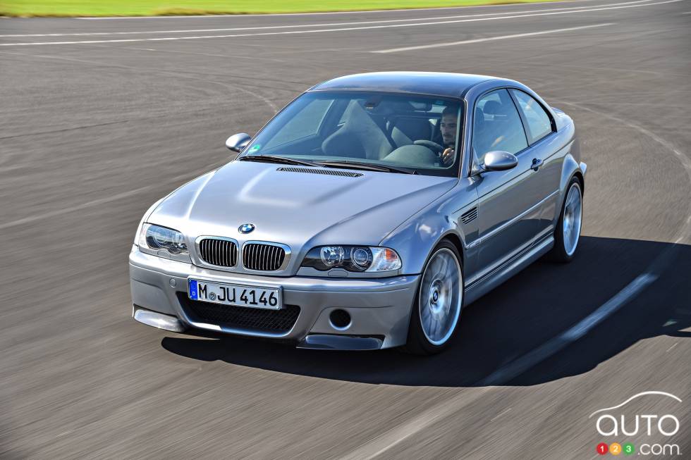 Vue 3/4 avant de la BMW E46 M3 CSL