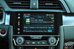 2016 Honda Civic Sedan Touring infotainment screen