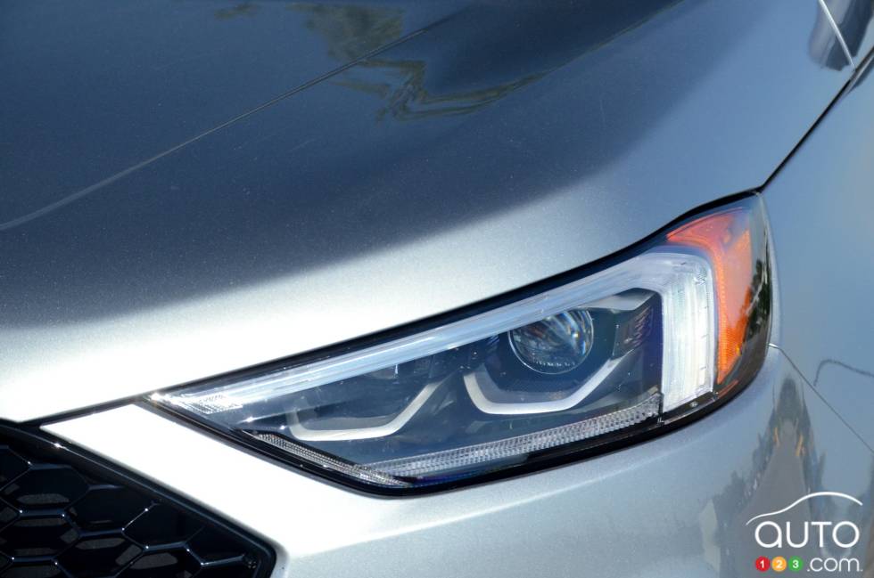 We drive the 2020 Ford Edge ST 