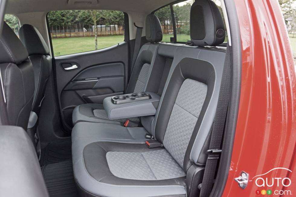 2016 Chevrolet Colorado Z71 Crew Cab short box AWD rear seats