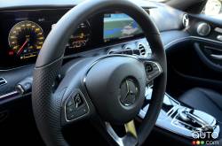 2017 Mercedes-Benz E 300 4MATIC steering wheel