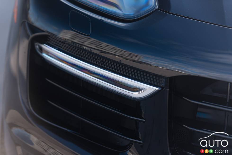 2016 Porsche Cayenne Turbo S daytime running light