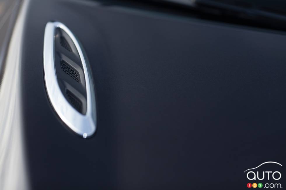 Orifices d'aération sur le capot