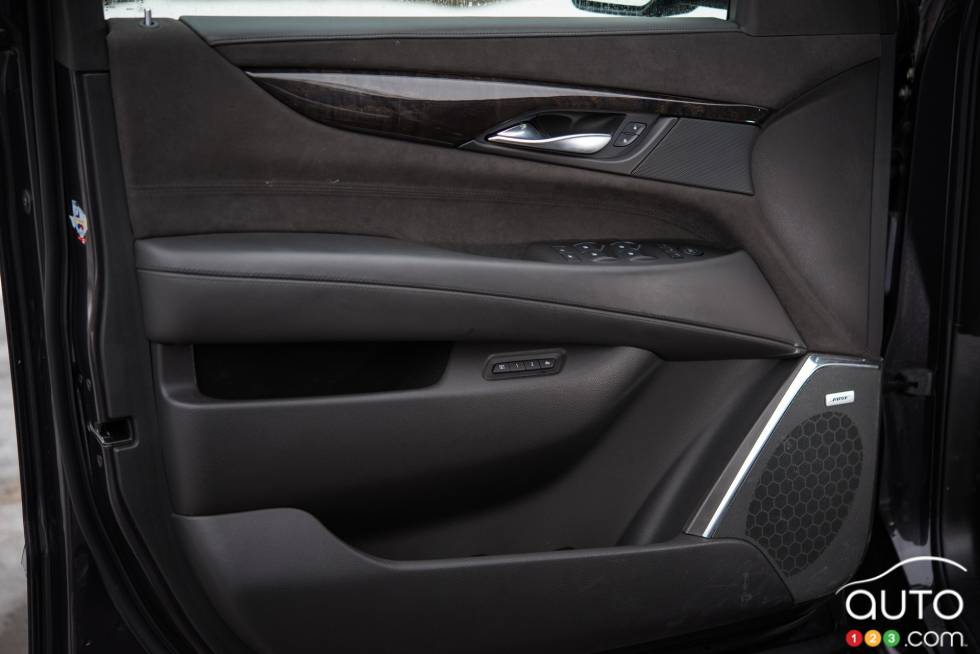 Panneau de porte du Cadillac Escalade 2016