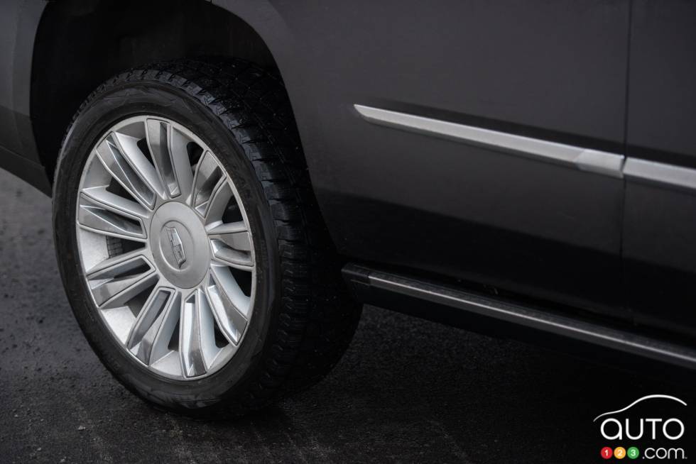 Roue du Cadillac Escalade 2016