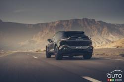 We drive the 2021 Aston Martin DBX pictures