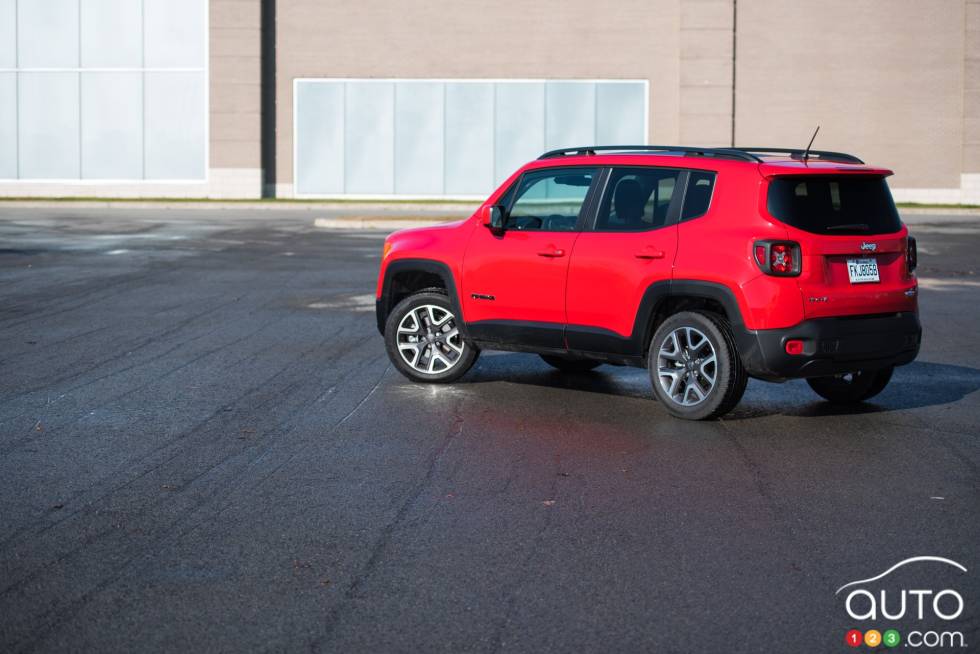 2016 Jeep Renegade rear 3/4 view
