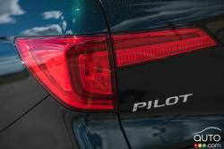 2016 Honda Pilot Touring tail light