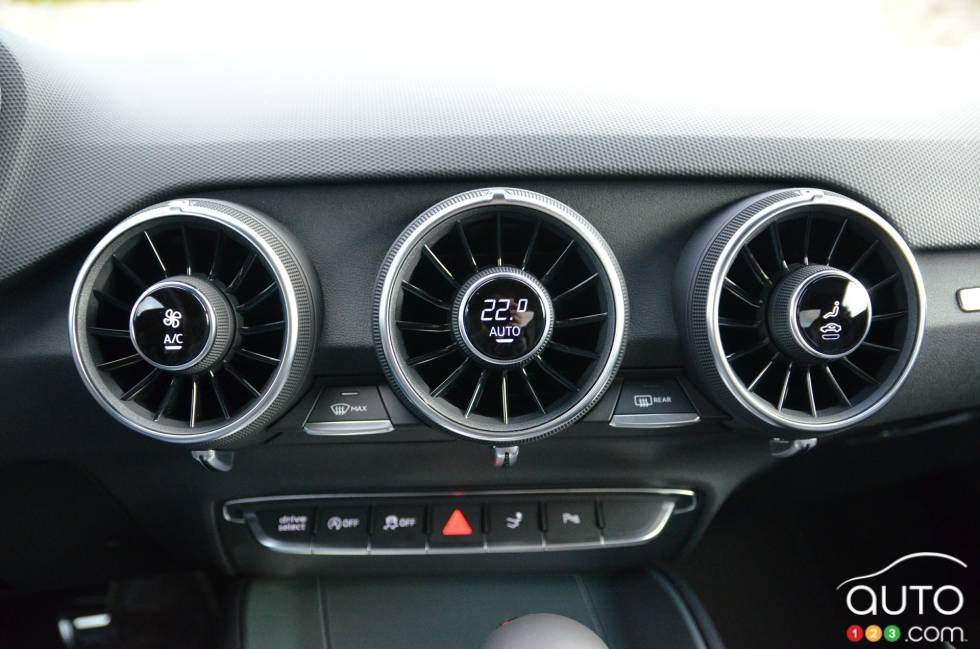 détails de la console centrale