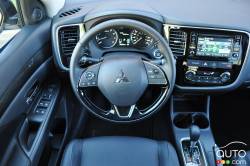 2016 Mitsubishi Outlander ES AWD steering wheel