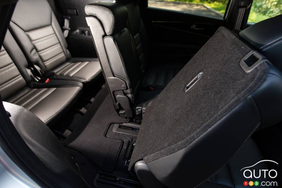 Third row seats acces