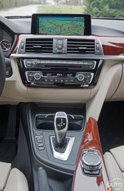 Console centrale de la BMW 328i Xdrive Touring 2016