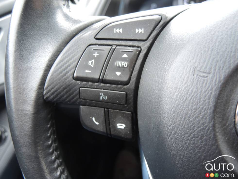 Fonctionnalités téléphone et système audio (Mazda CX-3)